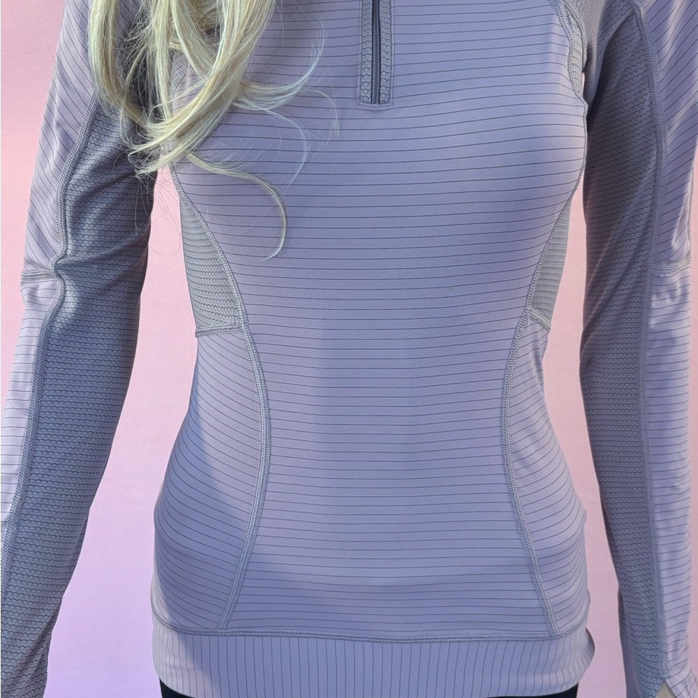 Lululemon 1/2 zip running top w / fingerholes